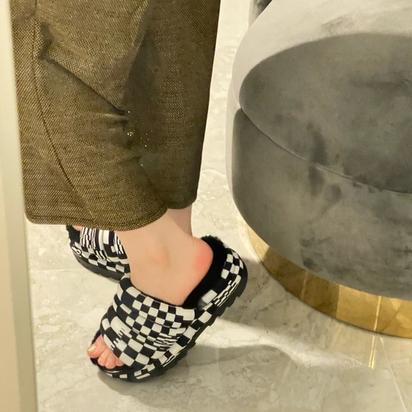 UGG Sandals - Picture 1 of 1